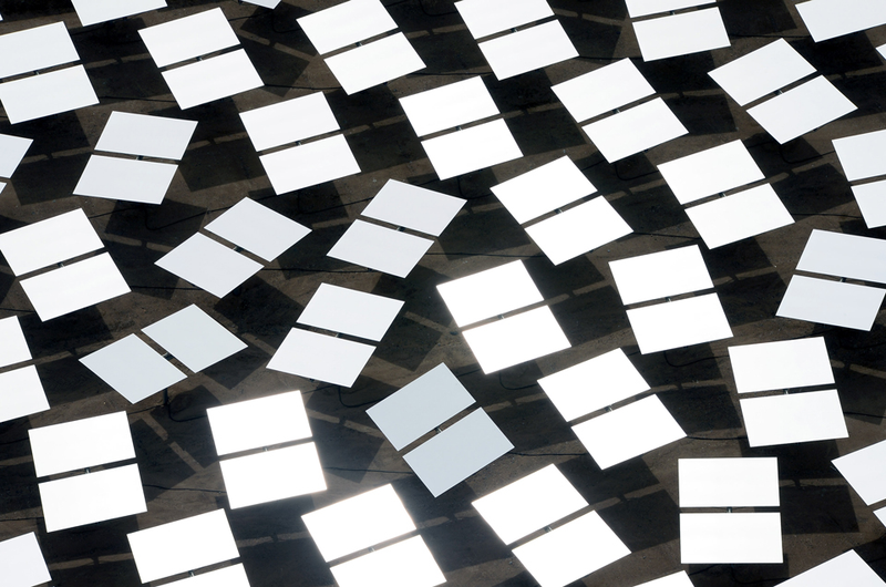 Illustration for article titled The World's Largest Solar Plant Is Blinding Pilots